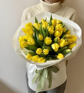 Букет тридцать пять желтых тюльпанов – Интернет-магазин цветов STUDIO Flores