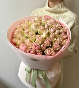 Букет пятьдесят одна роза Пинк Атхена – Интернет-магазин цветов STUDIO Flores