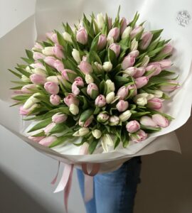 Bouquet of one hundred and one tulips white and pink