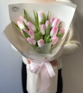 Букет пятнадцать розовых тюльпанов
