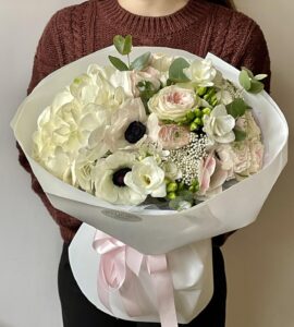 Букет з гортензією та анемонами – Інтернет-магазин квітів STUDIO Flores