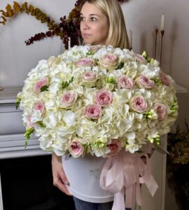 Квіти в коробці XXL з гортензією 'Закоханість'