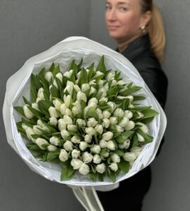 Large bouquet of white tulips