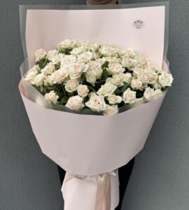 Bouquet of twenty-one spray roses Porcelaina