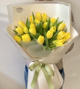 Букет двадцать один желтых пионовидных тюльпанов