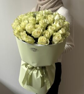 Букет тридцять п'ять білих троянд Атена