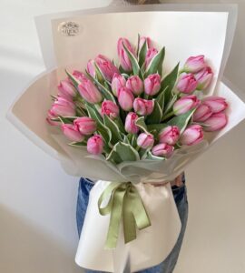 Букет тридцать пять розовых пионовидных тюльпанов