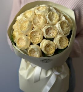 Букет дев'ятнадцять жовтих троянд Нона