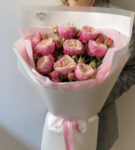 Bouquet of nine roses Victoria
