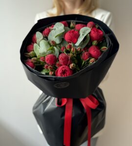 Букет тринадцать красных роз Пиано