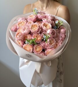 Bouquet of 11 Juliet bush roses