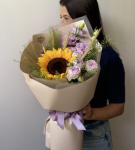 Bouquet with sunflower and eustoma 'Pencils'