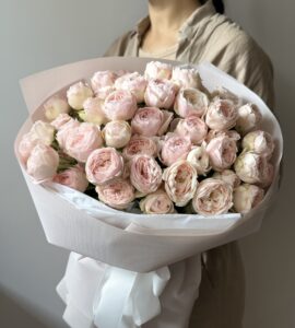 Bouquet of nineteen bush roses Mansfried Park