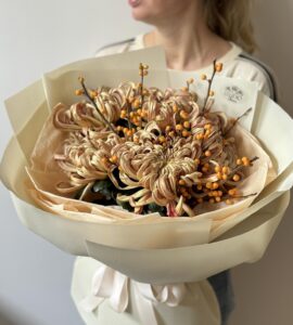 Bouquet of five chrysanthemums Vienna with ilex