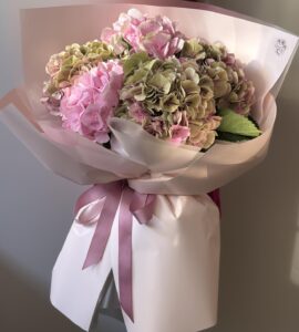 Bouquet of five pink hydrangeas mix