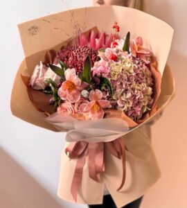 Bouquet with hydrangea and protea 'Autumn'