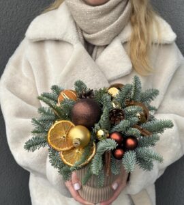 Новорічний букет на стіл 8