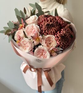 Букет хризантем с тюльпанами Карина