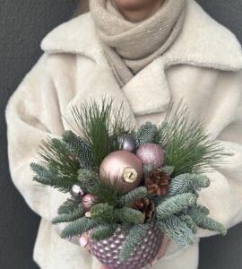 Зимний букет с елью 'Настроение'