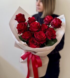 Букет одиннадцать красных роз Эксплоер