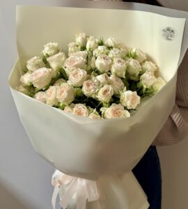 Букет 11 кущових троянд Софія