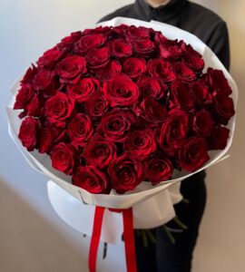 Букет пятдесят одна красная роза Эксплоер