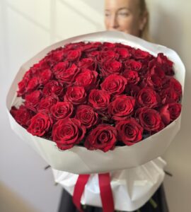 Букет пятдесят одна красная роза Эксплоер